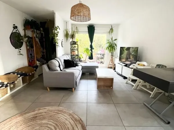 Colocation duplex 76m² — 3 chambres meublées dès 430CC — Vaulx-en-Velin Village — immédiat
