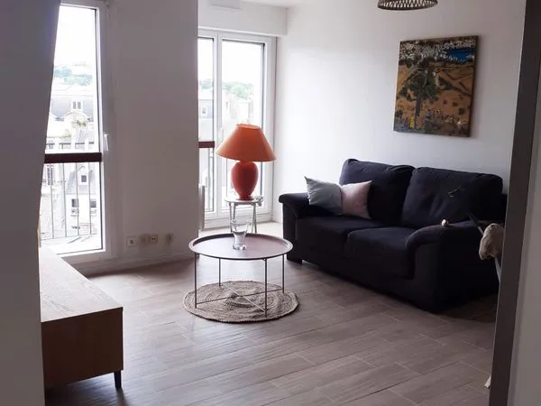 2 pièces duplex MEUBLE 52 M2 hypercentre CHERBOURG