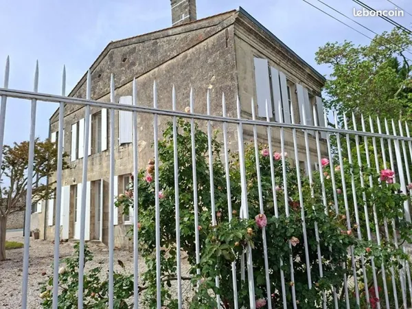 Maison 11 pièces 270 m²