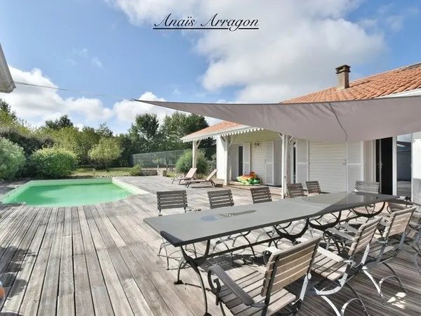Demeure d'exception de 250 m² avec piscine, tennis et parc arboré à Saint-Sylvestre-sur-Lot(47)