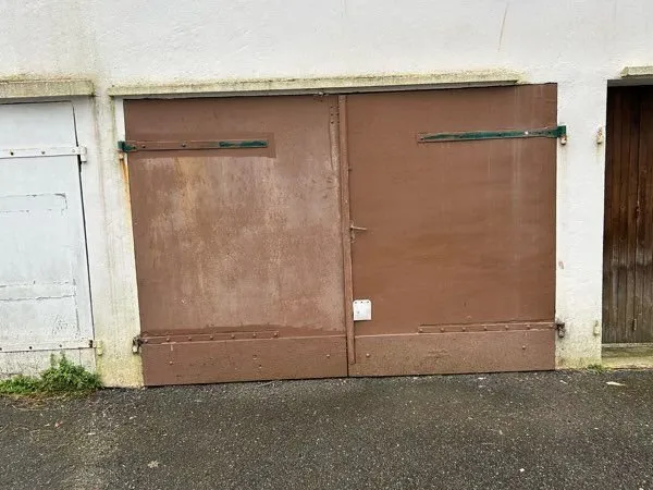 Grand garage