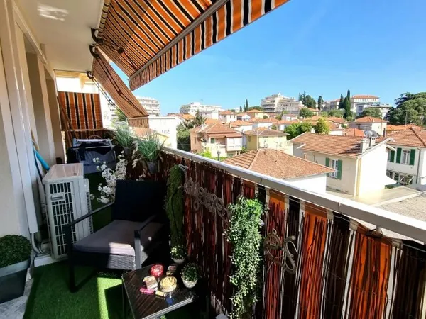 Nice Nord - Villa ARSON - Bel apparement 2 pièces de 55 m2 en étage avec terrasse, calme, Expo Sud, 