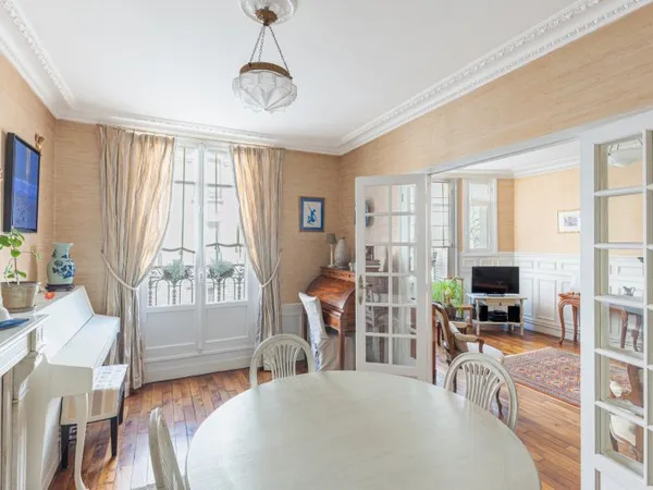 GRAND 3 PIÈCES de 67m² - CHARME DE L'ANCIEN