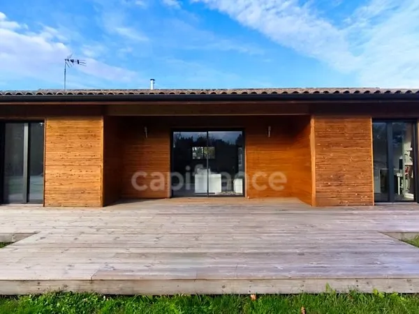Maison ossature bois DPE A sur parc de 2 563 m² à Mios