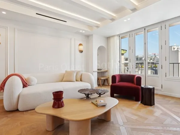 75008 Paris dernier étage - Vues dégagées, pied-à-terre réhabilité de 126 m2