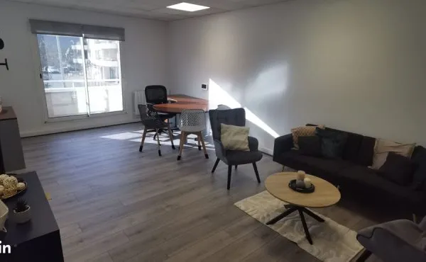 Bureau et espace de travail Location Saint-Aubin-lès-Elbeuf  24m² 157€