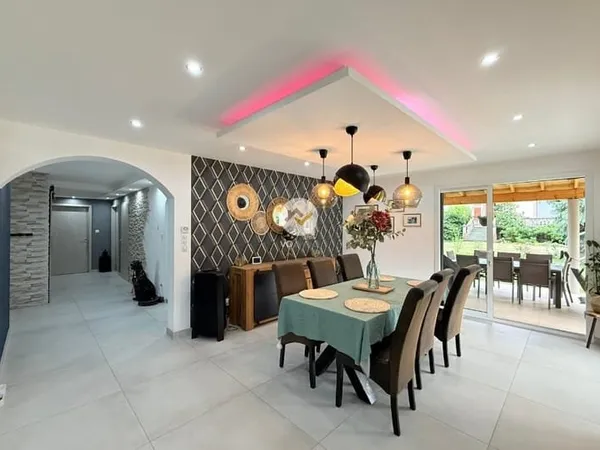 Maison Contemporaine Confortable et Moderne