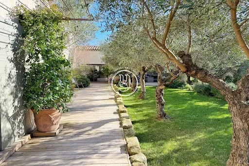 Maison 5 pièces 240 m²