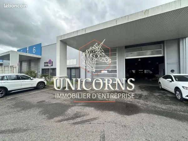 Local industriel 290 m²