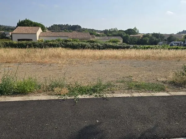 Terrain 348 m²