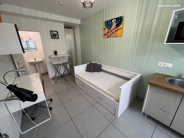 Studio neuf très proche de la gare