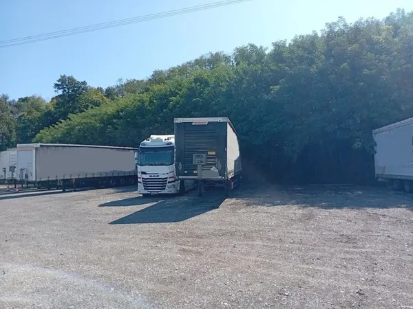 Places PARKING Emplacements Poids Lourd LYON/Chesnes