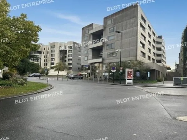 Bureaux 300 m²