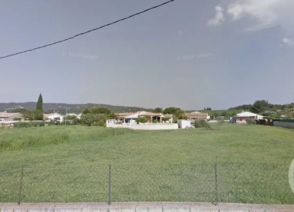 Terrain 600 m²
