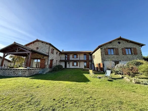 Maison 8 pièces 330 m²