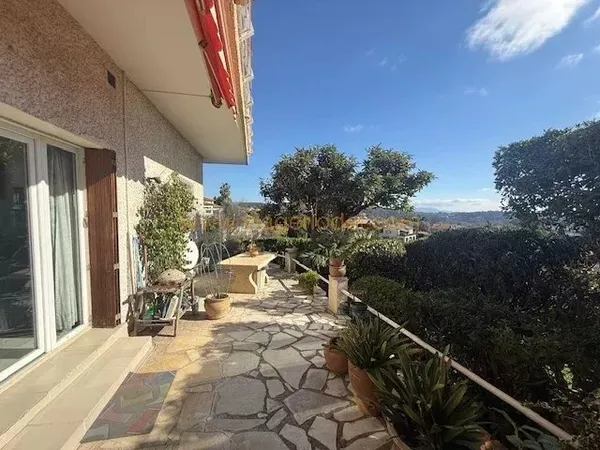 Réf. 10 029 - VENTE AVEC RESERVE DU DROIT D'USAGE ET D'HABITATION - VENCE (06)