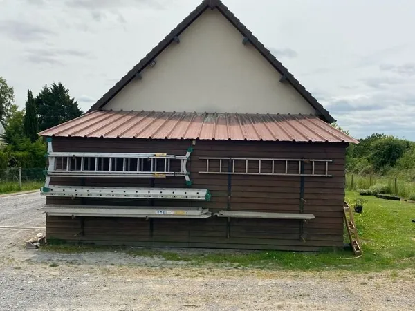 Local d'activité et bureau entre Pont l'Evêque et Deauville avec maison d'habitation