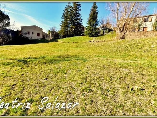 À vendre à Digne-les-Bains très beau terrain à construire de 805 m2, très belle exposition, très bel