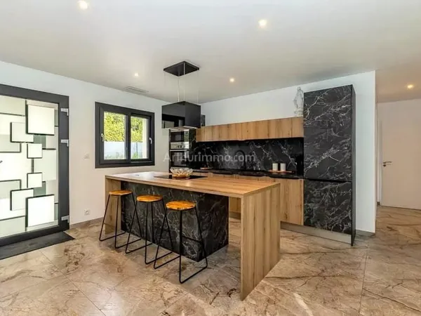 EXCLUSIVITE - ST VICTOR DE MORESTEL