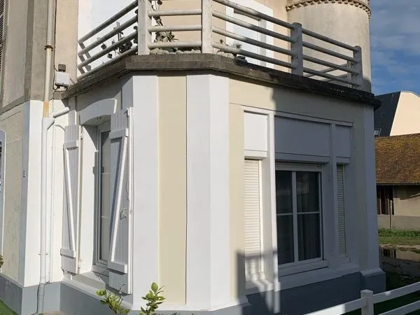 2 pieces avec jardin privatif a 80 m de la mer et 10 mn de deauville