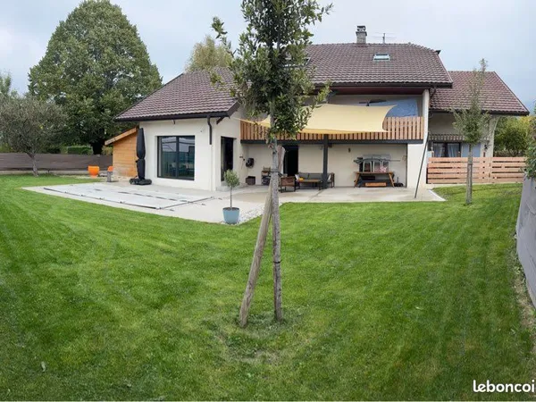 Maison familiale rénovée avec piscine et 2 logements indépendants - à 15 min de Genève