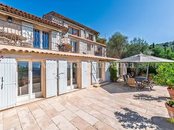 Propriete En Pierre Et Sa Vue Panoramique Mer