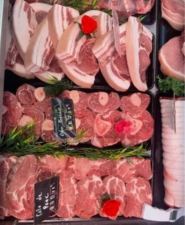 À céder places de marché en boucherie / volaille / traiteur et rôtisserie