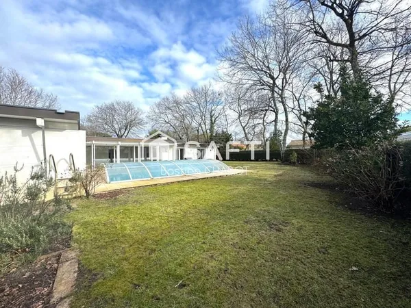 Villa d'architecte avec piscine à Saint-Jean-d'Illac