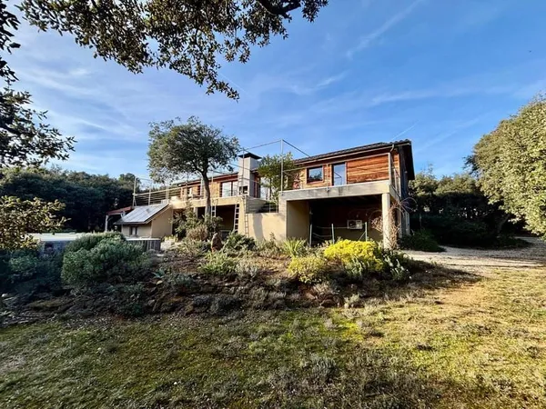 GRIGNAN - Villa contemporaine avec piscine et VUE sur 4000m2