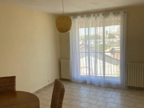 Colocation T3 meublé - 2 chambres - 2 balcons - Refait à neuf - 60 m²