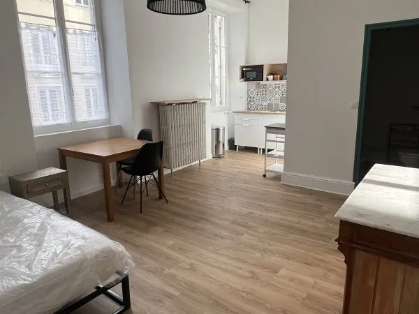 Loue studio rénové