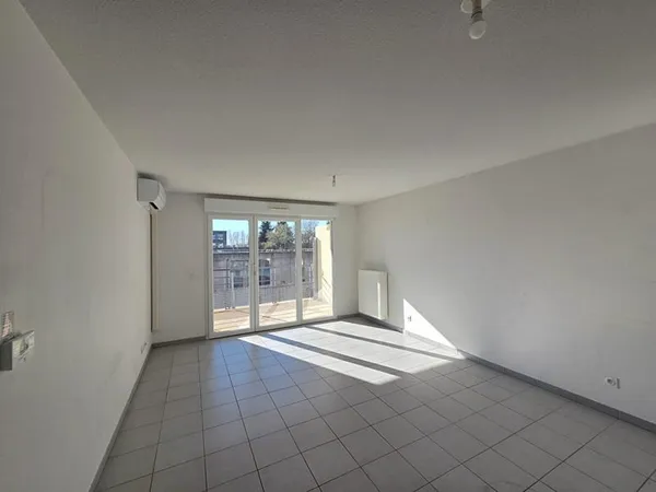 Avignon, agréable appartement 3 pièces avec grand balcon, dans résidence sécurisée