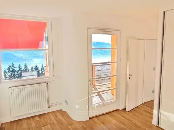 Vue Mont-Blanc, balcon plein Sud, résidence avec piscine