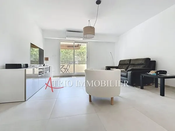 Cros de Cagnes, exceptionnel appartement entièrement refait à