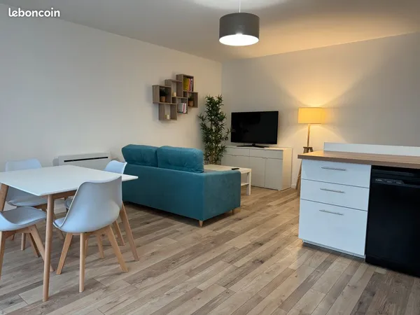 Loue appartement T2, RDC, Meublé, cour, dépendences