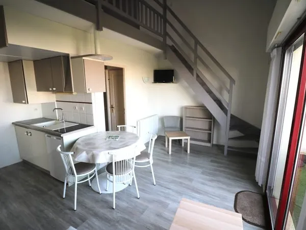 Appartement T1bis en duplex avec parking en sous-sol - Actue