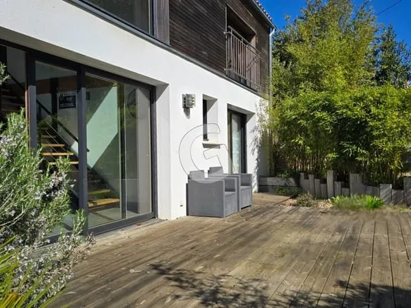 MAISON 7 PIECES 177 m² A VENDRE JARD SUR MER