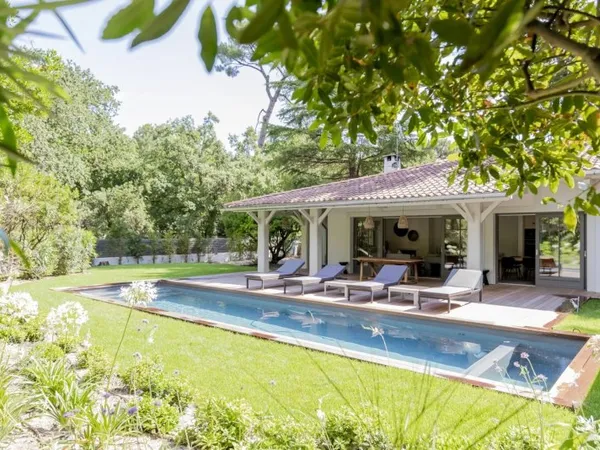 VILLA « ROMALINE » AVEC PISCINE AU SEL CHAUFFÉE, À 3 MINUTES À PIED DE LA PLAGE PEREIRE À ARCACHON -