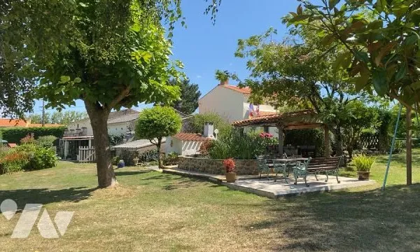 Maison 12 pièces 352 m²