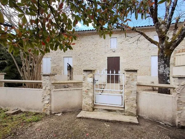 Maison composée de 2 logements + garage de 83 m² + dépendance