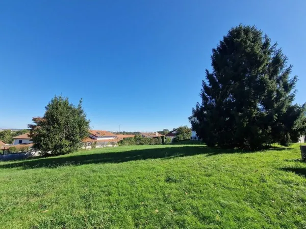 Terrain 736 m²