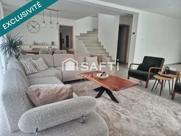 EXCLUSIVITE : maison moderne et récente avec de très beaux volumes
