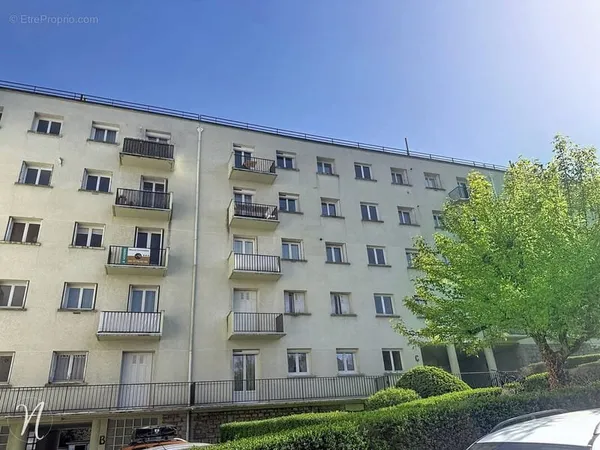 Vivaraize f4 avec balcon et garage