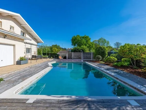 Maison 5 pièces 230 m²