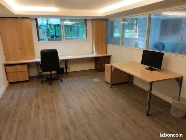 Bureaux à vendre + box - Résidence entretenue