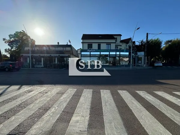 Local commercial - Loyer 990 €