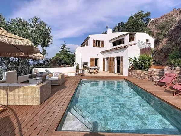 Saint Jean de l'Esterel maison 195m2