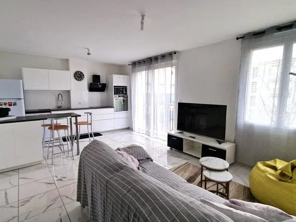 A LOUER - A TOURS CENTRE - APPARTEMENT T3 NEUF MEUBLÉ AVEC GARA
