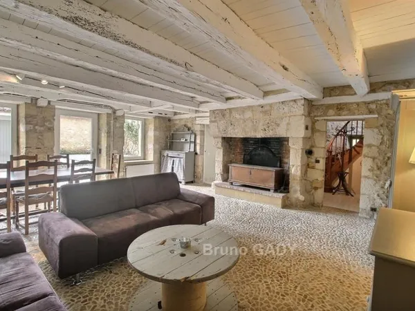 Maison de village avec piscine chauffée, proche Lalinde