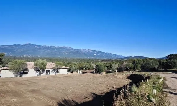 Terrain 806 m²